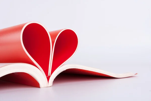 Hartvormige teken met boek pagina 's — Stockfoto