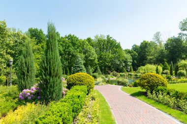 pavilion ile modern yeşil park