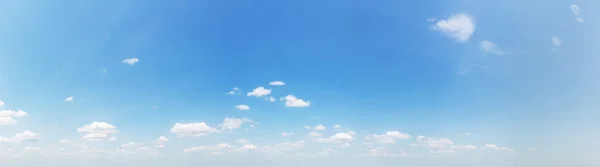 Cielo azul con nubes —  Fotos de Stock