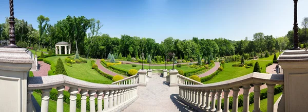 Modern grön park — Stockfoto