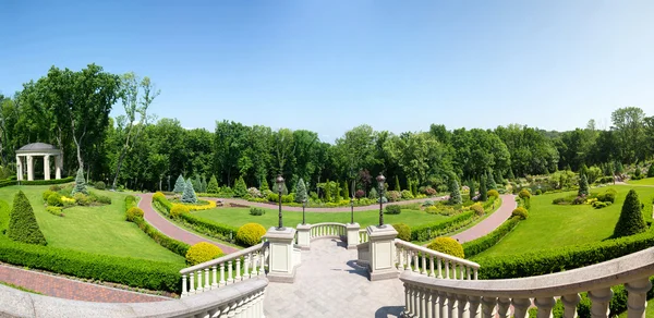 Modern grön park — Stockfoto