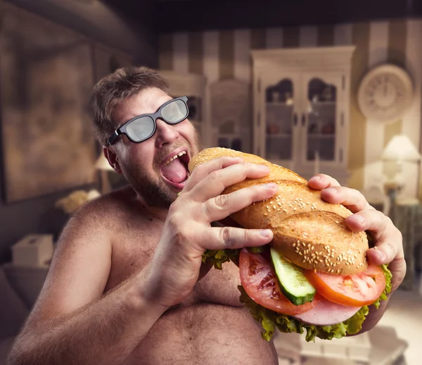 Gordo homem feliz com sanduíche — Fotografia de Stock