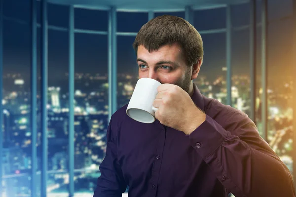 Man die koffie drinkt — Stockfoto