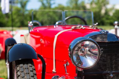 kafa-retro kırmızı araba ışığında