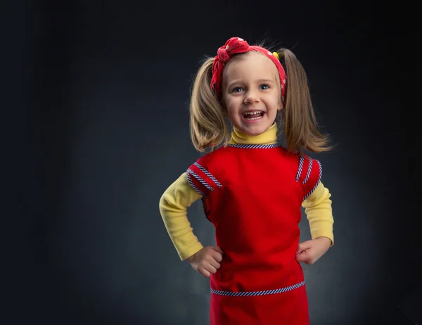 Schattig klein meisje glimlachen — Stockfoto