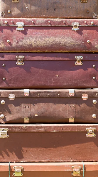 Stack of old brown suitcases — Stock Photo, Image