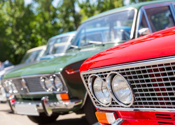 Retro cars parked in row — Stock Photo, Image