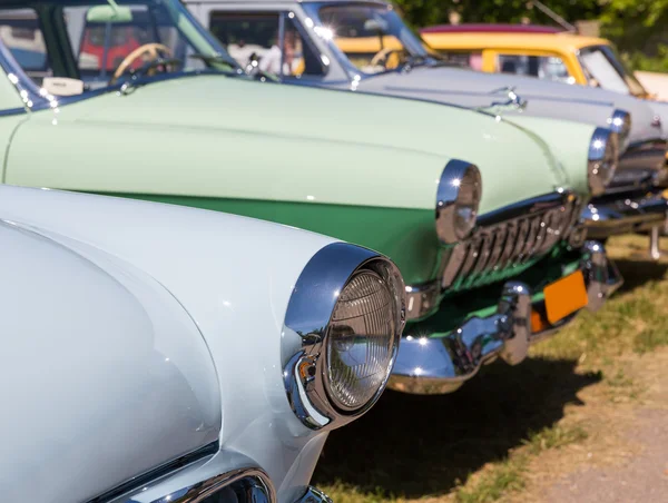 Retro cars parked in row — Stock Photo, Image