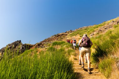 Turistler dağlarda Portekiz