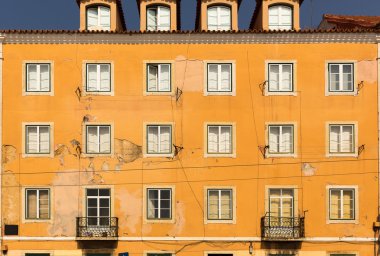 pencere ve balkon ile duvar