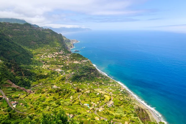 Ciudad mediterránea a orillas del mar — Foto de Stock