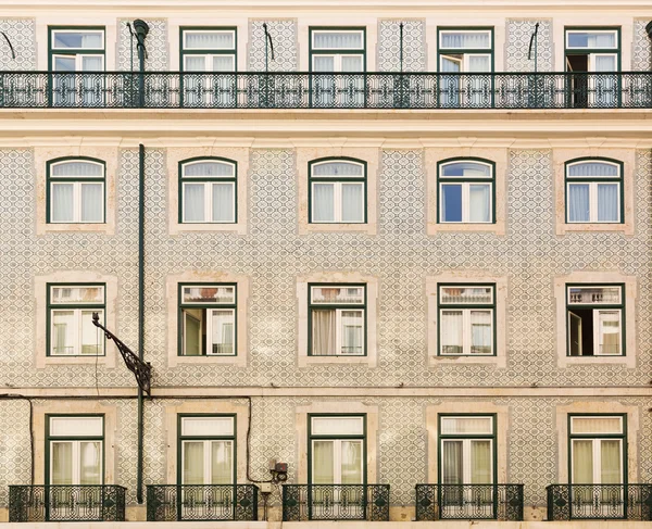 Bloco retro europeu de apartamentos — Fotografia de Stock
