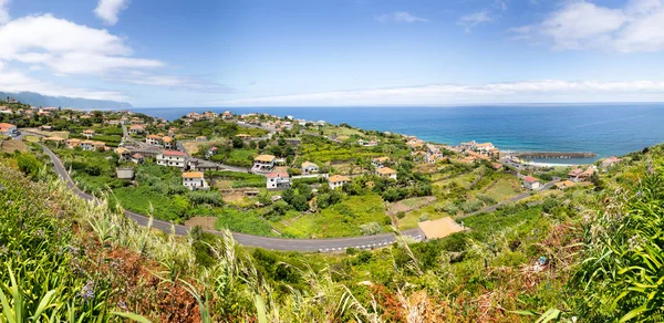 Ciudad mediterránea a orillas del mar — Foto de Stock