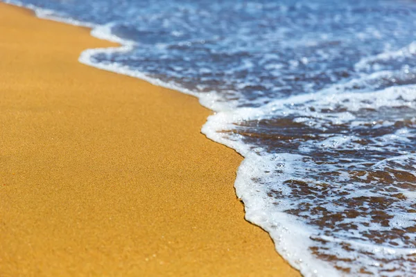 波の穏やかな海岸線 — ストック写真