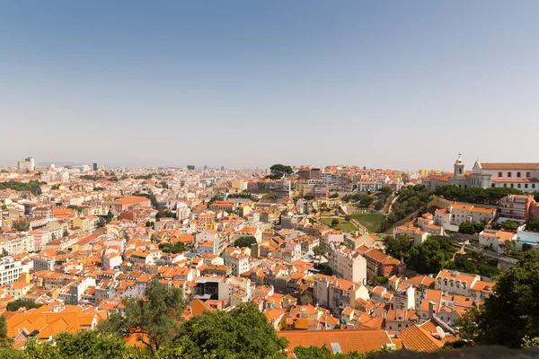 Pequena cidade em colinas — Fotografia de Stock