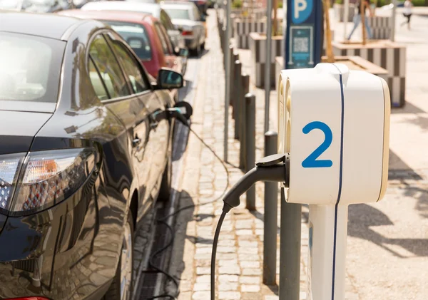 Carregamento de carro elétrico — Fotografia de Stock