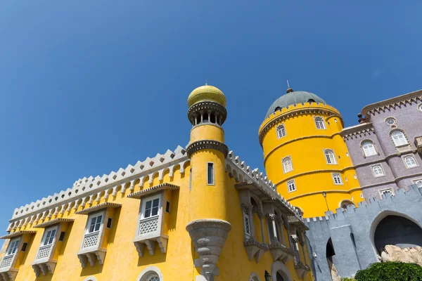 Vackra gula slott — Stockfoto