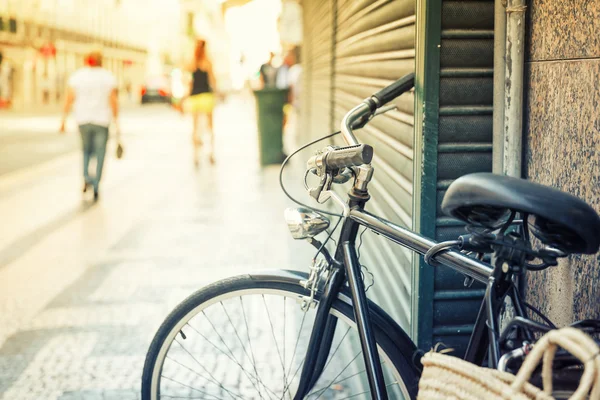 路上駐車自転車 — ストック写真