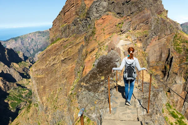 Hiking girl Traveler in mountains — Stock Photo, Image