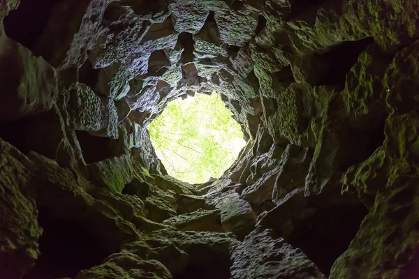 Круглая пещера — стоковое фото