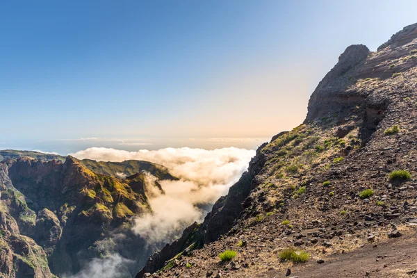 Schöne Berge in Wolken — Stockfoto