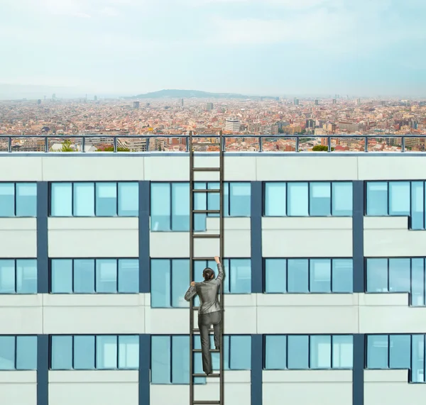 Businesswoman climbing on skyscraper — Stock Photo, Image