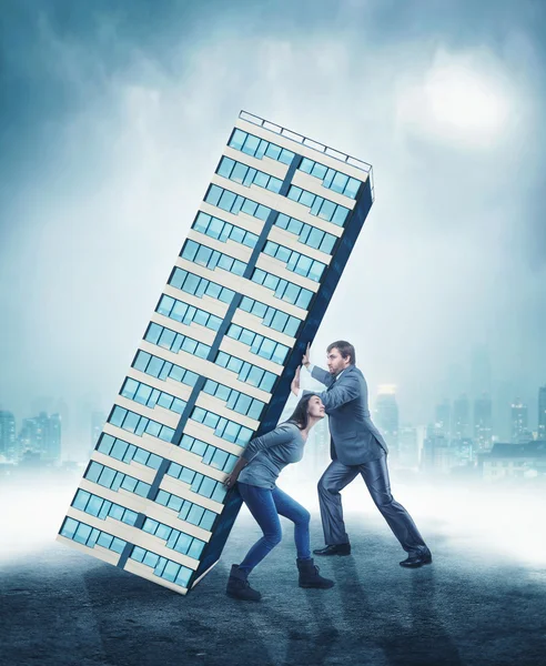 Business team with skyscraper — Stock Photo, Image