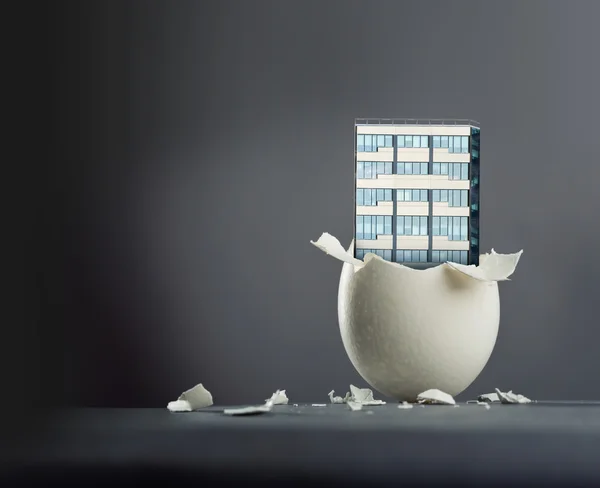 건물 깨진된 달걀 — 스톡 사진
