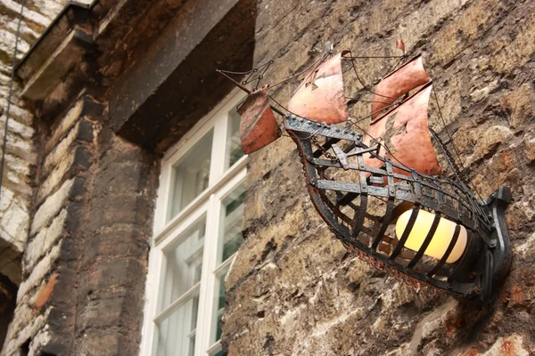 Old lamp on the wall — Stock Photo, Image