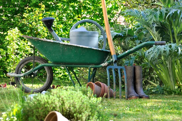 Gardening tools and wheelbarrow — Stock Photo, Image