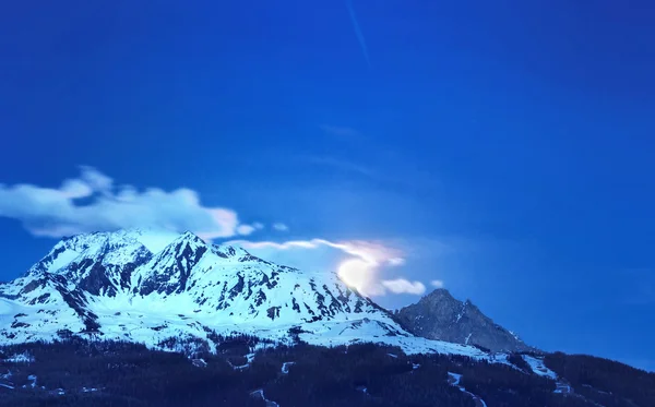 Berg bei Nacht — Stockfoto