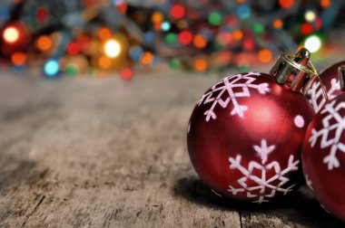 bir tahta üzerinde Noel dekorasyon