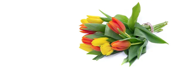 Nah Strauß Gelber Und Orangefarbener Tulpen Isoliert Auf Weiß Panoramablick — Stockfoto