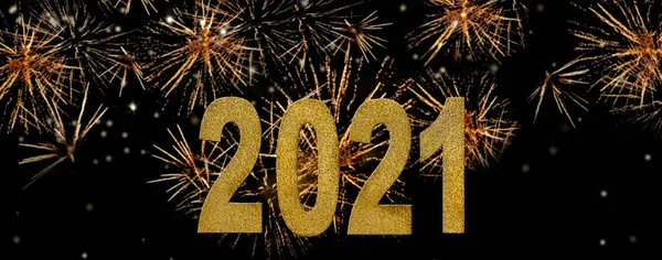 2021 Gouden Figuren Met Glitters Helder Vuurwerk Nacht Achtergrond — Stockfoto