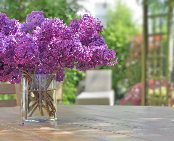 Beautiful Bouquet Purple Lilac Flowers Wooden Table Garden — Stock Photo, Image