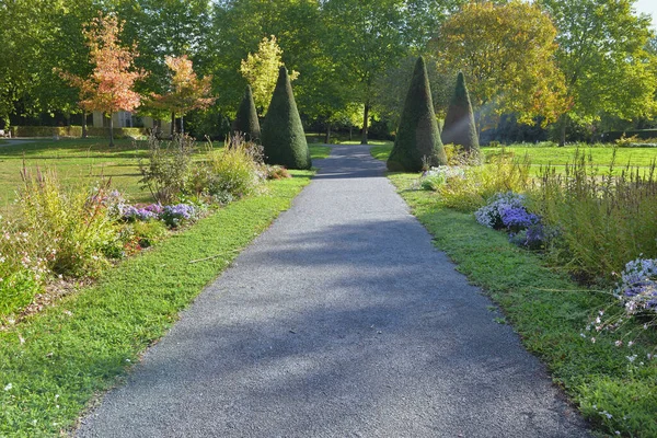 Sentiero Ghiaia Che Attraversa Bellissimo Parco Pubblico Paesaggistico — Foto Stock