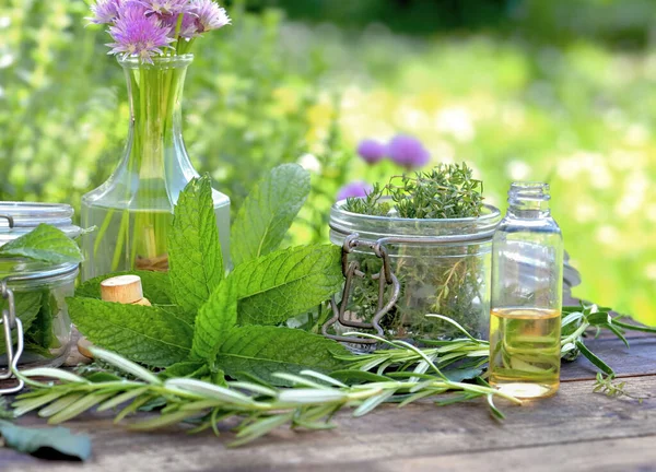 Leaf Mint Herbs Glass Jar Oil Bottle Arranged Wooden Table — Stock Photo, Image