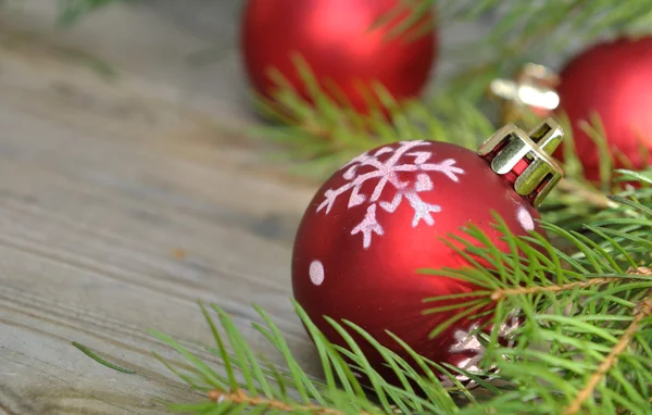 Традиционный Рождественский мяч — стоковое фото