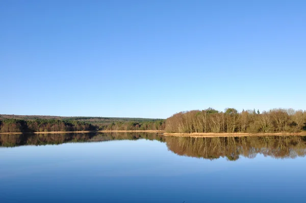 Réflexion dans le lac — Photo