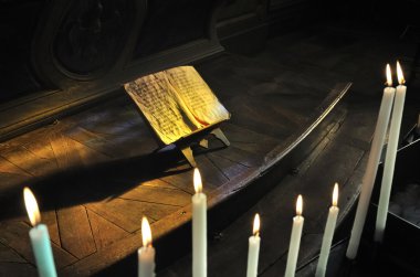 tapers ve antik manuscrit 