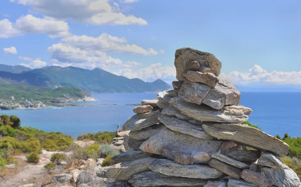 Cairn op wandelpad - Corsica — Stockfoto