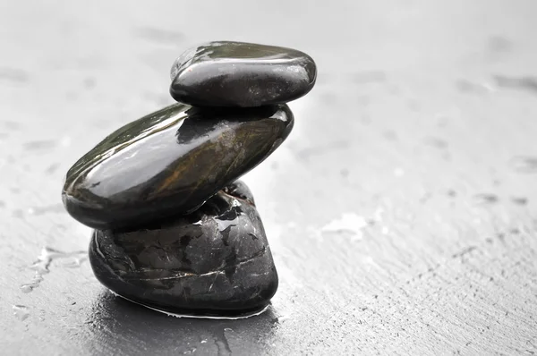 Equilíbrio de pedras pretas — Fotografia de Stock