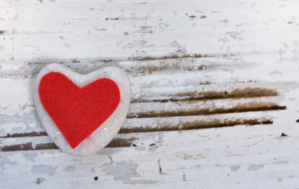 Felt and heart-shaped pebble — Stock Photo, Image