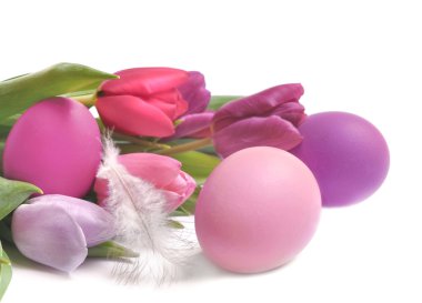 pembe ve mor Paskalya yumurtaları