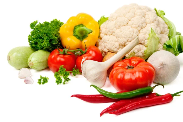 Grönsaker på en vit bakgrund — Stockfoto