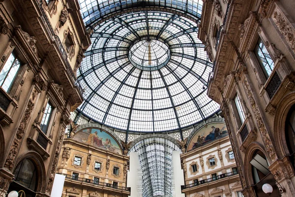 Vittorio Emmanuele galerie nádherný interiér, Milan, Itálie — Stock fotografie