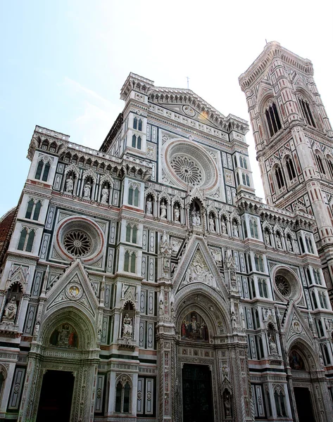 Vista da catedral SANTA MARIA DEL FIORE em Florença — Fotografia de Stock