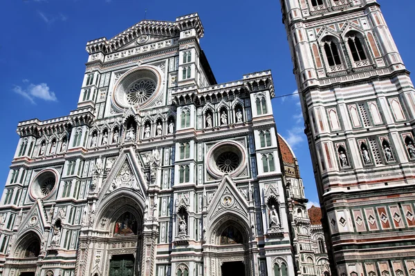 Utsikt över katedralen santa maria del fiore i Florens — Stockfoto