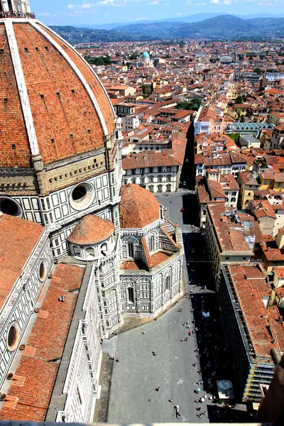 Spektakuläre Aussicht auf die berühmte Marmorkathedrale Santa Maria del Fior — Stockfoto