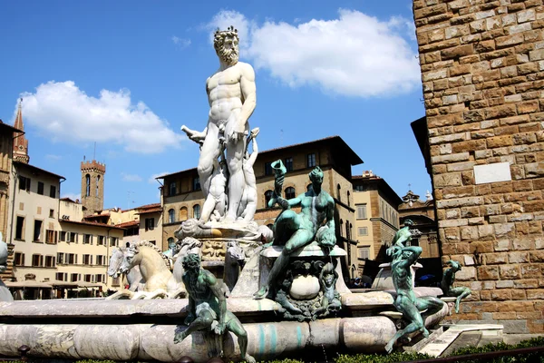 Neptune standbeeld in florence — Stockfoto